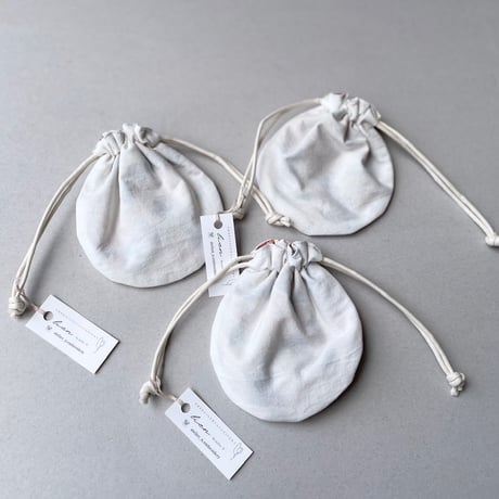 atelier N 花刺繍の丸型巾着