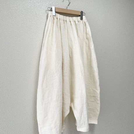 定番品 / あたう洋裁店 ポンポンマム サルエルパンツ 生成り