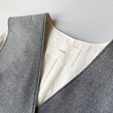 2023AW / MidiUmi Vネックベスト