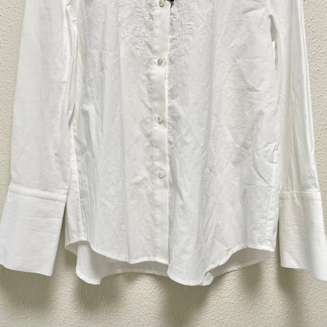 2025S/S KURASHI&Trips PUBLISHING  「やわらかに、凛と」すずらん揺れる刺繍ブラウス