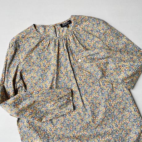 A.P.C.  リバティ 小花柄ブラウス