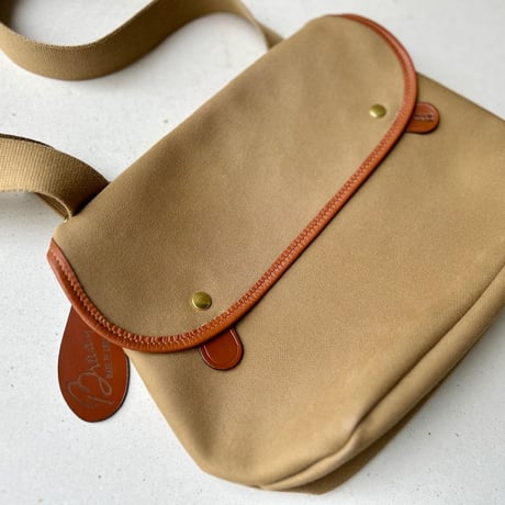 Brady AVONショルダーバッグ