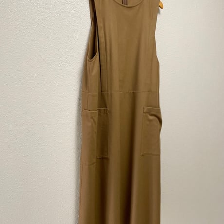 2024AW / 人気完売品 utilite  サキソニー ストレッチ ジャンパー スカート キャメル
