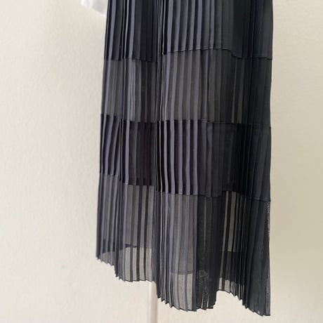 yuni シアープリーツスカート