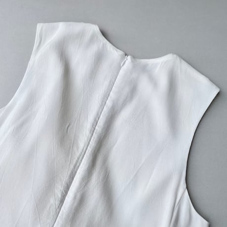 2025SS / 未使用品 iki レーヨンちりめんノースリワンピース