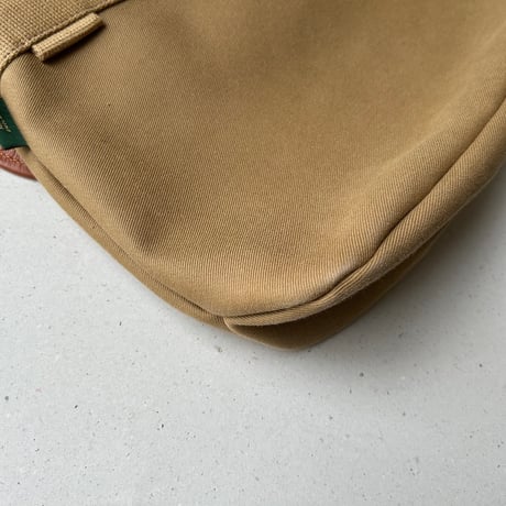 Brady AVONショルダーバッグ