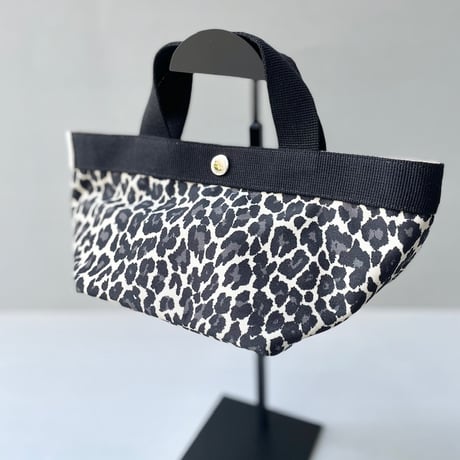未使用品 / 限定カラー / Herve Chapelier  701FB パンサーブラン×ノワール×ブラン 舟型トートS
