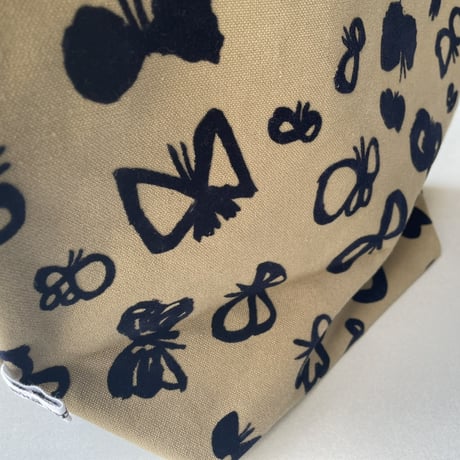 人気完売品 /  minaperhonen -flutter tote bag-