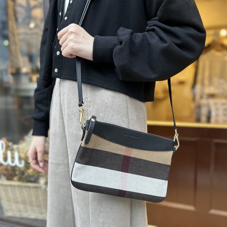 Burberry フラットショルダーバッグ