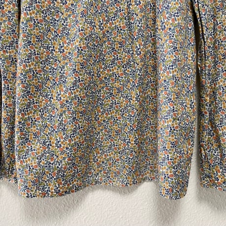 A.P.C.  リバティ 小花柄ブラウス