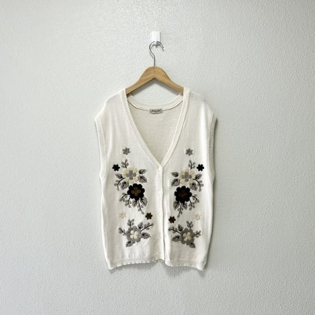 used 花柄刺繍ニットベスト
