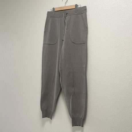 販売継続品 / 北欧、暮らしの道具店 KURASHI&Trips PUBLISHING 「大人に似合うリラックス感」 すっきりシルエットのニットパンツ