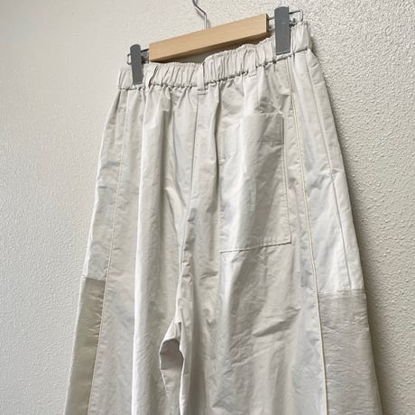 販売継続品 / 2025AW / iki ピーチスキンタフタ サテン切り替えワークパンツ