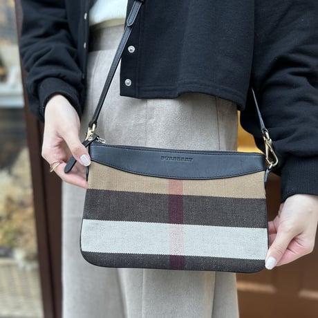 Burberry フラットショルダーバッグ