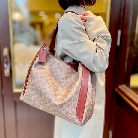 COACH ハドリーホーボー シグネチャーキャンバス