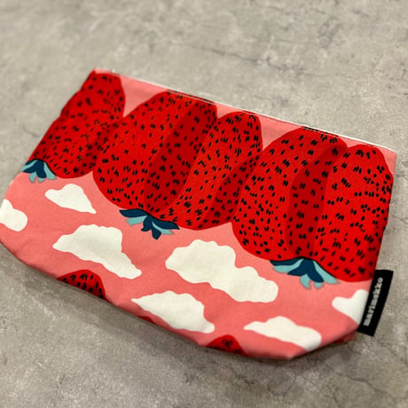 marimekko MANSIKKA VUORET ポーチ Relle