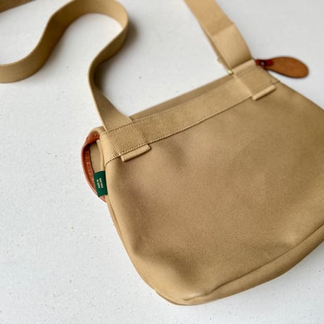 Brady AVONショルダーバッグ