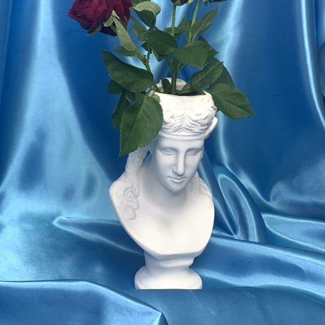 ホワイトヘーラー彫刻花瓶
