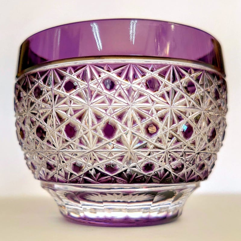 ガラス作家　作家　白幡明　籠目紋　ぐい呑　切子　日本伝統工芸展受賞　入賞　工芸品 江戸切子クリスタルぐい呑み 菊籠目 | 江戸切子製造販売店 彩り硝子工芸