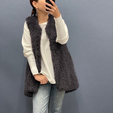 希少極美品　リアルムートンベスト　ジレ　ファー　刺繍　ボタンレス　シープスキン 希少極美品 リアルムートンベスト ジレ ファー 刺繍 ボタンレス シープ