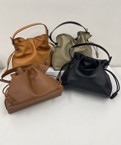 牛革製　2way 巾着バッグ　ショルダー付き