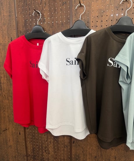Dignite collier ディニテコリエ　Saine ロゴTシャツ