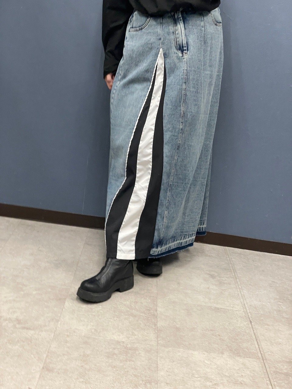 ポリーヌブロー　デニムワンピース　スカート 試着のみ　M 裾フリンジがポイントの デニムのジャンスカは、 しっかりした