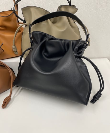 牛革製　2way 巾着バッグ　ショルダー付き