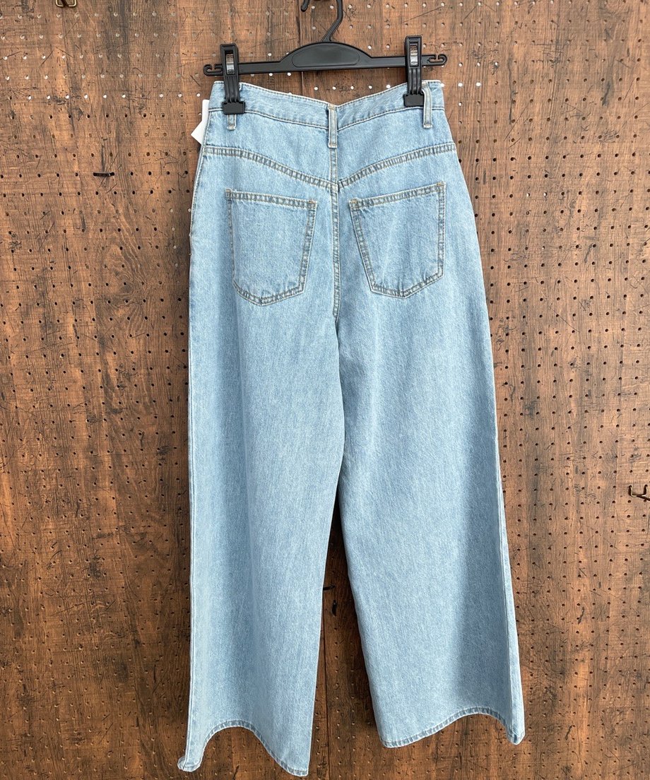 6885e00dbe5fcd6c5b3ff49d