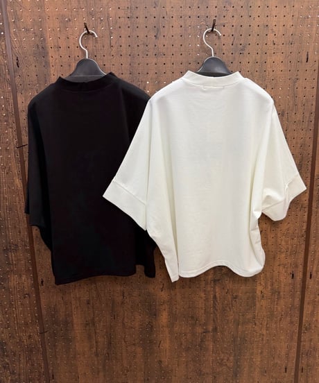 Pauline Bleu ポリーヌブロー　ロゴ ハイネックゆるTシャツ