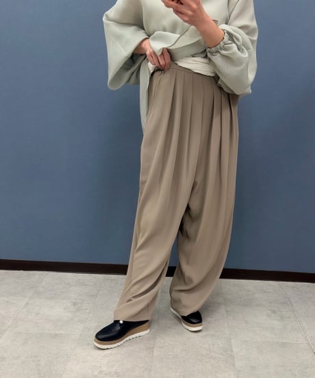 Pauline Bleu ポリーヌブロー　とろみドレープ　コクーンタックパンツ