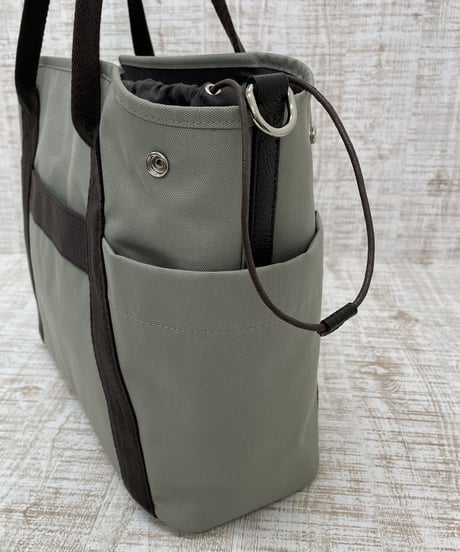 A4対応 収納多数 撥水加工 ショルダー付きバッグ 4col