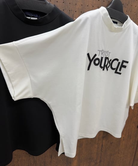 Pauline Bleu ポリーヌブロー　ロゴ ハイネックゆるTシャツ