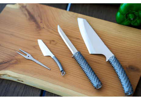 調理用ナイフ『手捌（てさばき）』、『掌（たなごころ）』、フォーク『 指叉（さすまた）』銀閃花シリーズ