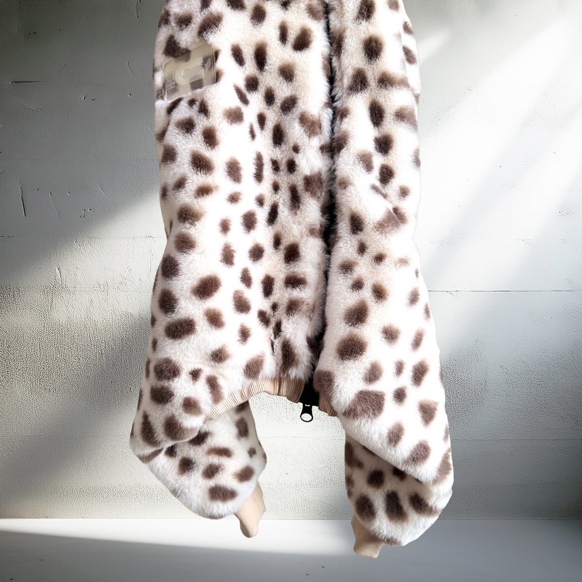 ECO-FUR LEOPARD ZIP-UP ROMPERS:OFF WHITE //ｴｺﾌｧ