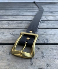 ベンズベルト ダイヤスタンプ 手染め黒 真鍮バックル | Round head ベンズベルト ダイヤスタンプ 手染め黒 真鍮バックル | Round head
