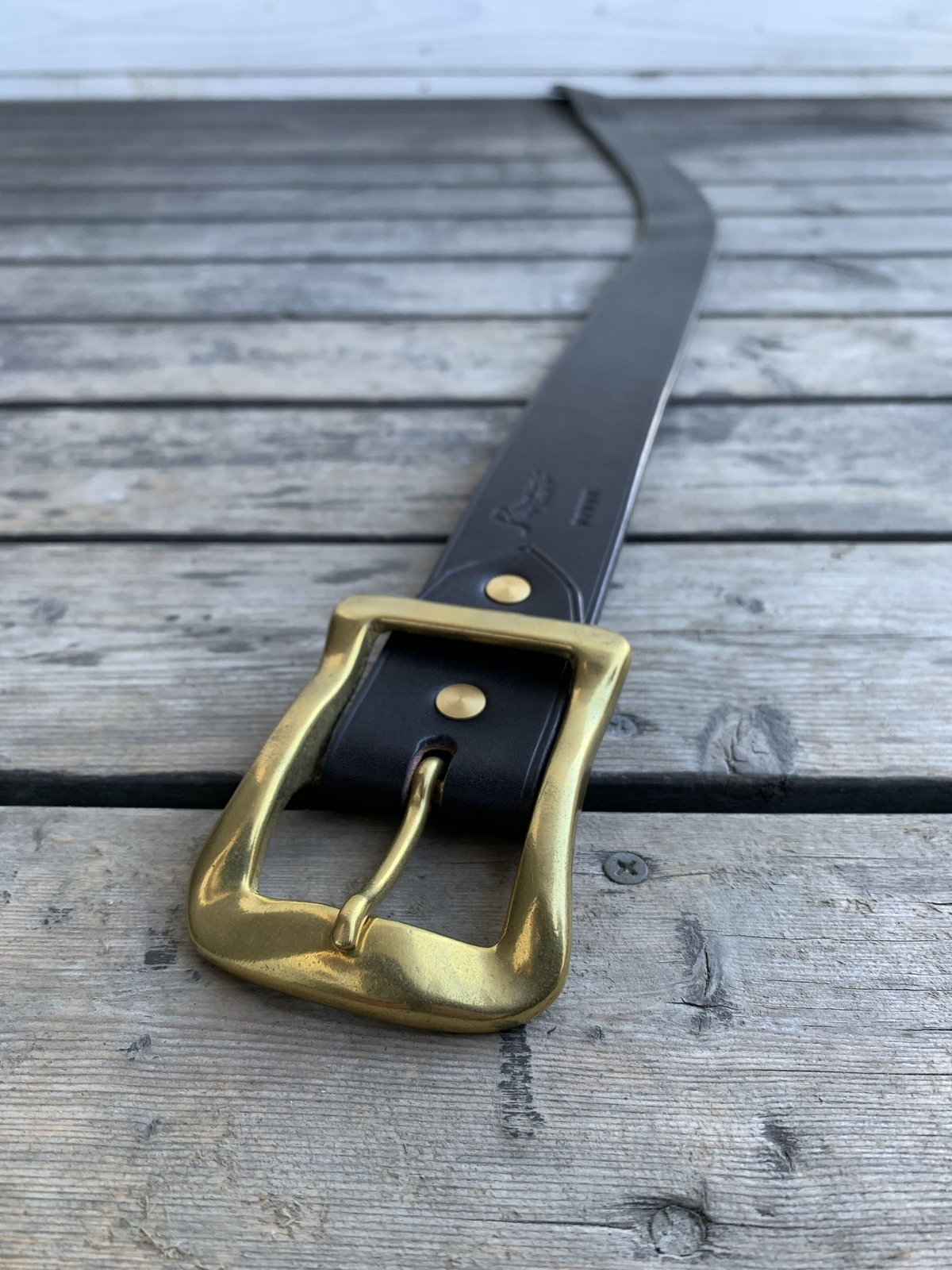 ベンズベルト 手染め黒 真鍮バックル | Round head