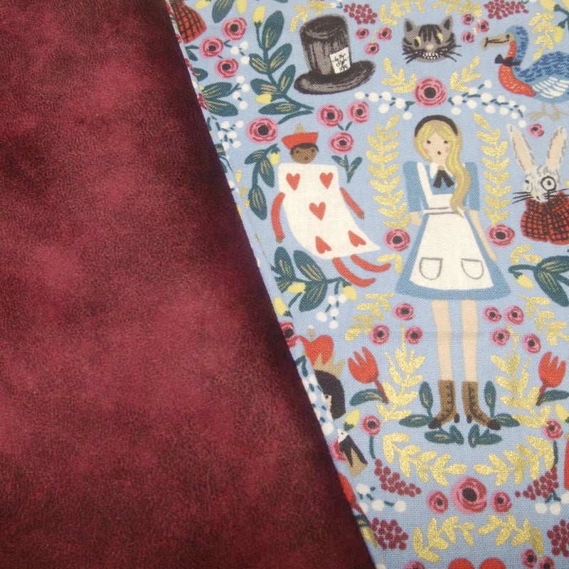 26.【M様専用ご売約済】アリス柄ミニタロットクロス34×46cm 26.【M様専用ご売約済】アリス柄ミニタロットクロス34×46cm