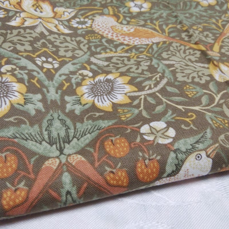 35.ウィリアムモリス柄×ラメ入りパープル裏地／約46×72cm