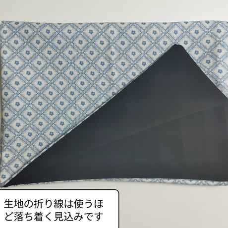 No.228【リュクス】プチフラワー柄×合成皮革／リバーシブル 約46.5×66cm／まるで陶磁器のようなエレガントクロス✧✧✧