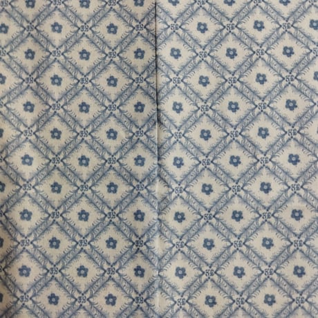 No.228【リュクス】プチフラワー柄×合成皮革／リバーシブル 約46.5×66cm／まるで陶磁器のようなエレガントクロス✧✧✧