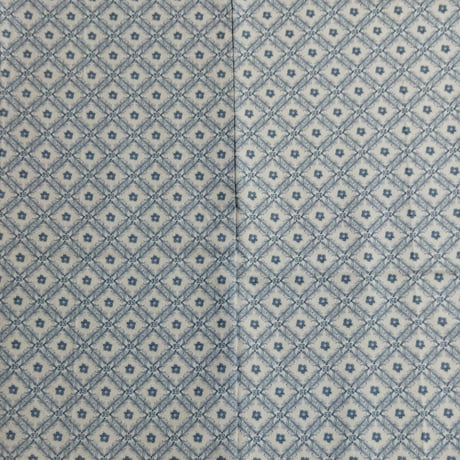 No.228【リュクス】プチフラワー柄×合成皮革／リバーシブル 約46.5×66cm／まるで陶磁器のようなエレガントクロス✧✧✧