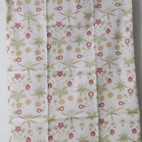 71.【縦型◆人気柄特価！】いちご泥棒柄×ボタニカル柄／38×48.5cm ／リバーシブル*＊シックな柄で2度嬉しいタロットクロス*＊