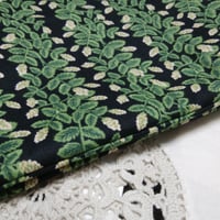 52.【大判】植物柄コットン×ブラック裏地合成皮革／リバーシブルタイプ／ 約46.5×66.5cm／滑らかな手触り、スムースでマットな質感です！