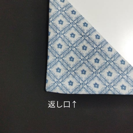 No.228【リュクス】プチフラワー柄×合成皮革／リバーシブル 約46.5×66cm／まるで陶磁器のようなエレガントクロス✧✧✧