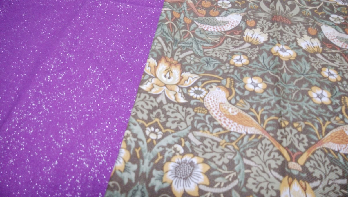 35.ウィリアムモリス柄×ラメ入りパープル裏地／約46×72cm