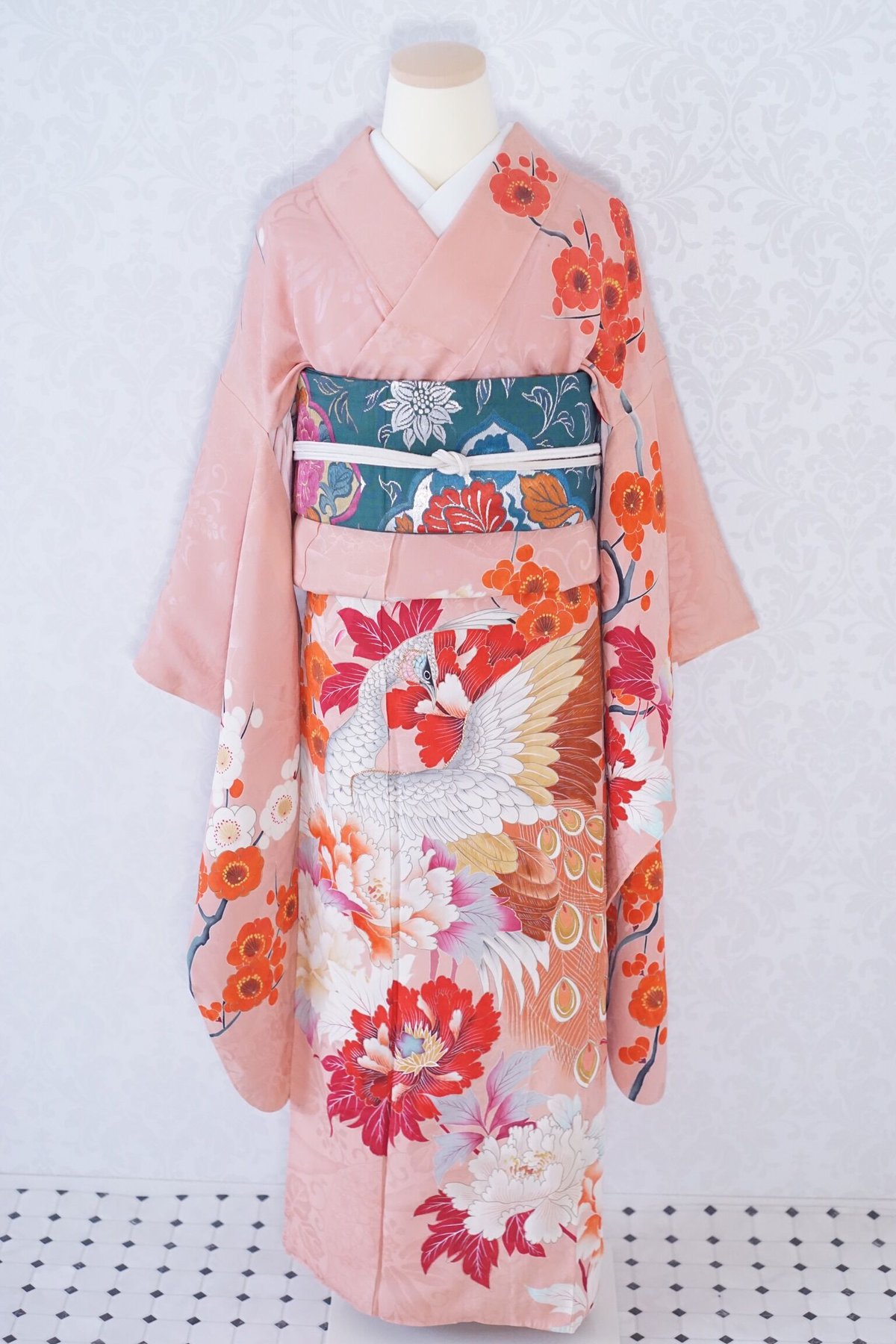 ピンク振袖 孔雀と牡丹 アンティーク | 凍蝶