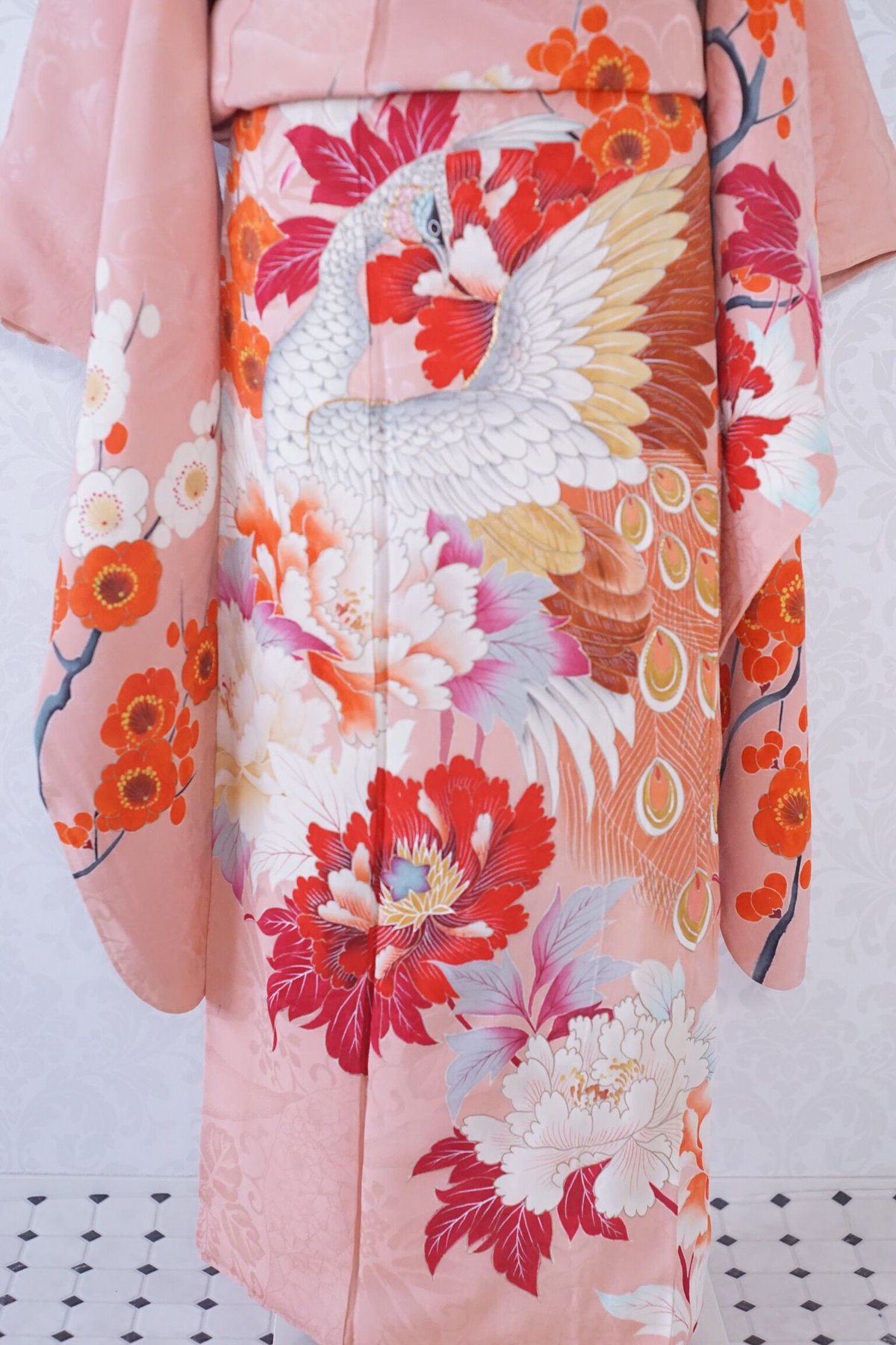 ピンク振袖 孔雀と牡丹 アンティーク | 凍蝶
