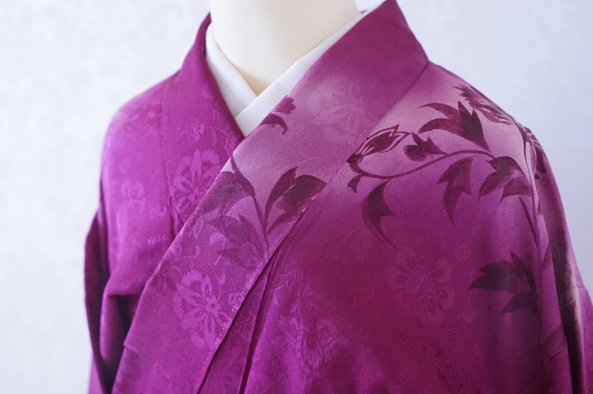 花柄 長襦袢 紫、アンティーク やゝK‐105＊華やかな紫色に古典柄一つ紋裾模様／アンティーク