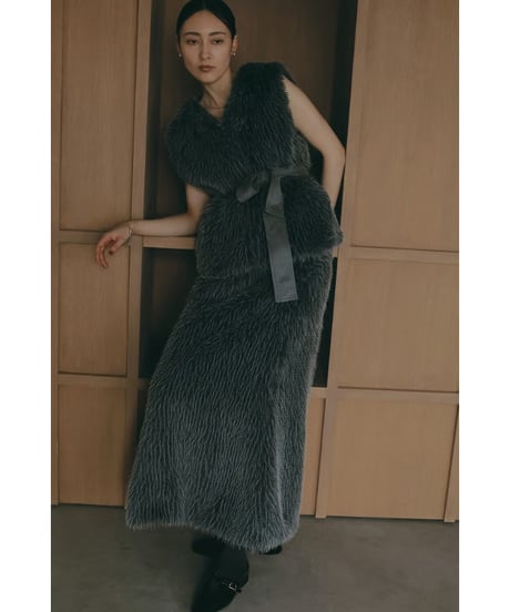 早い者勝ち！！【新品未使用】THINK FUR 黒　ファー　ジレ THINK FUR